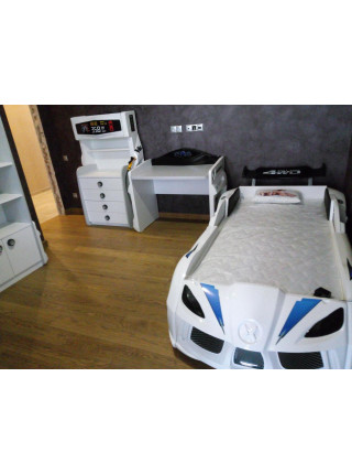 Шафа три-дверна біла з серії Автомобільні пристрасті